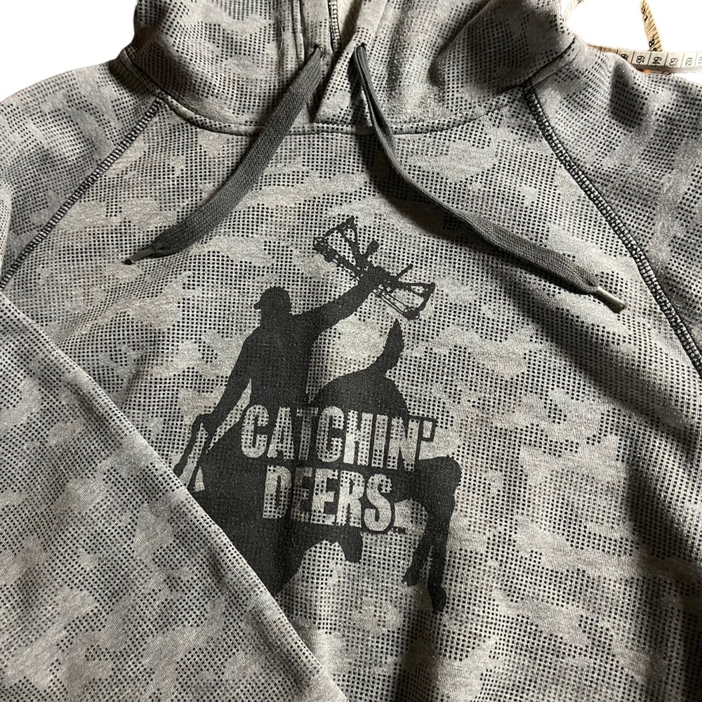 Catchin’ Deers gray size 2X gray‎ hooded sweatshirt
